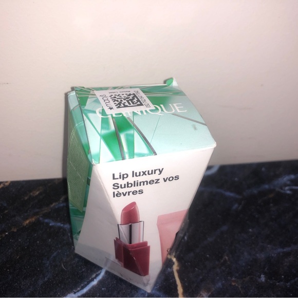 Clinique 2 Piece Lip Luxury Set Lip Colour/Primer Lipstick in PLUM POP + Plumper - Picture 4 of 8